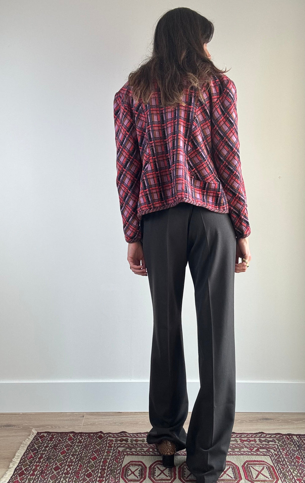 Pantalone palazzo vintage marrone, vista posteriore con gamba a palazzo