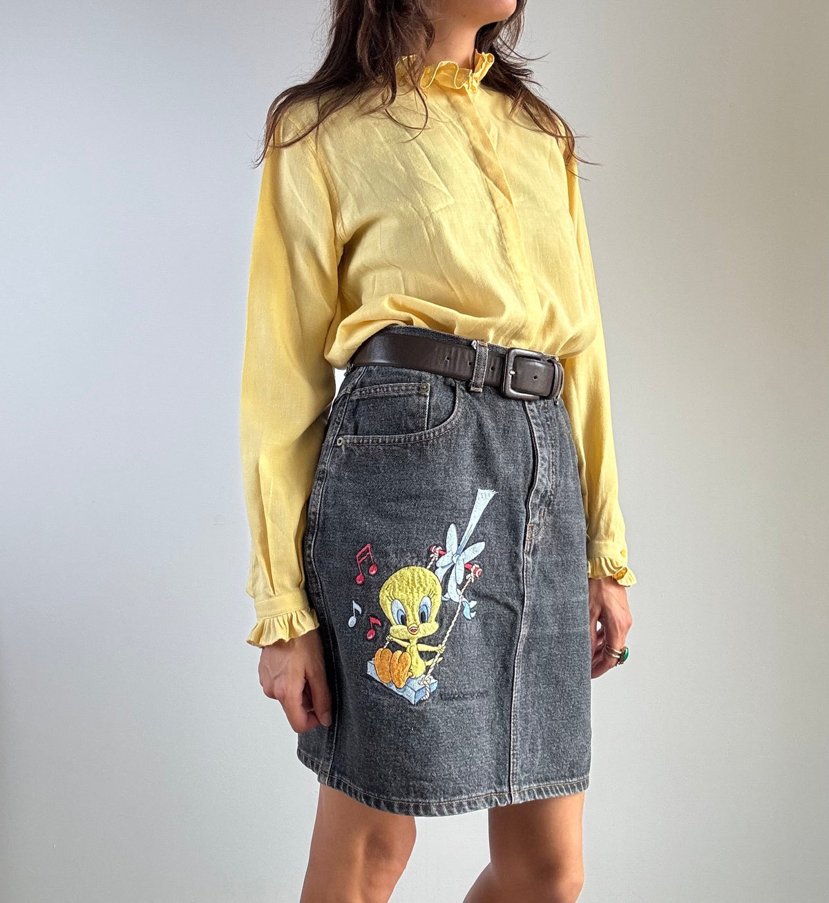 Gonna denim vintage Emmanuel Schvili, vista laterale con dettaglio ricamo Titti