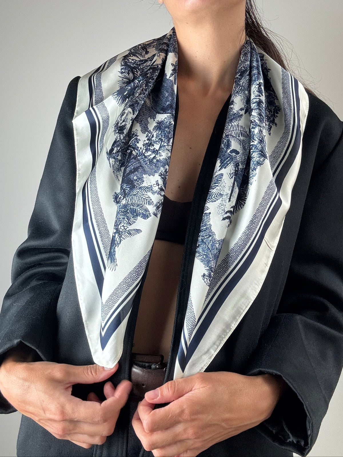 Foulard fantasia toile de jouy nature blu