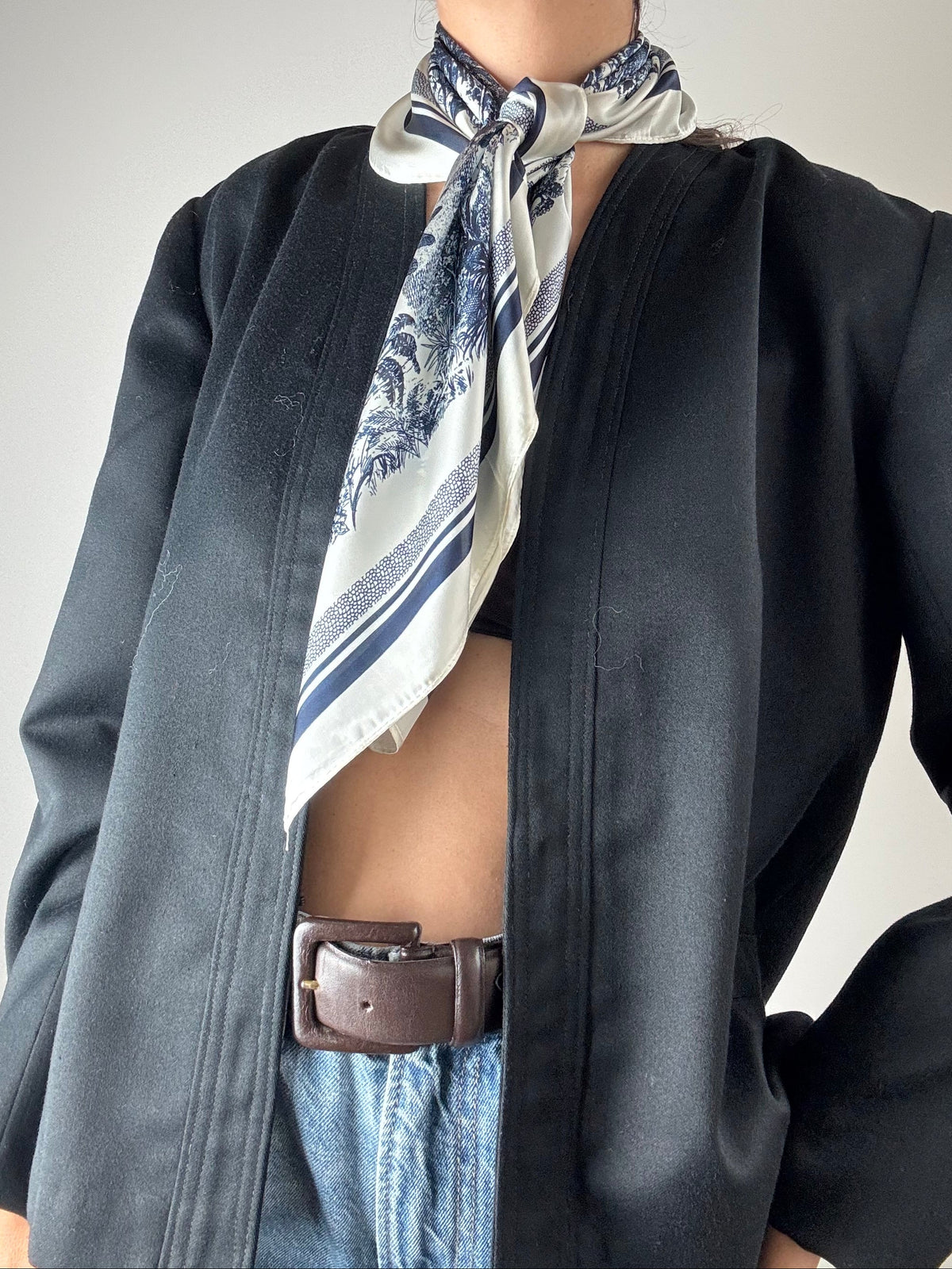 Foulard fantasia toile de jouy nature blu