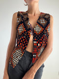 Gilet vintage velluto nero fantasia quadri geometrici anni '70, vista frontale intera con scollo a V profondo
