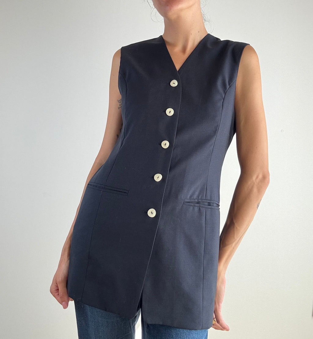 Gilet lungo vintage blu notte frescolana anni '90, vista frontale chiuso con cinque bottoni madreperla e tasche a filetto
