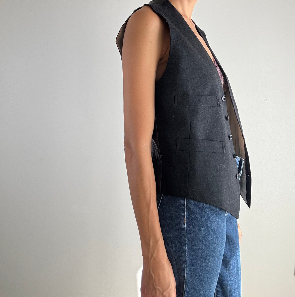Gilet vintage lana spigata grigio antracite anni '80, vista laterale con dettaglio tasche a filetto e bottoni neri