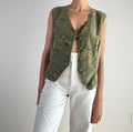 Gilet vintage velluto verde salvia stampa floreale anni '90, vista frontale aperto con scollo a V e bottoni metallo verde