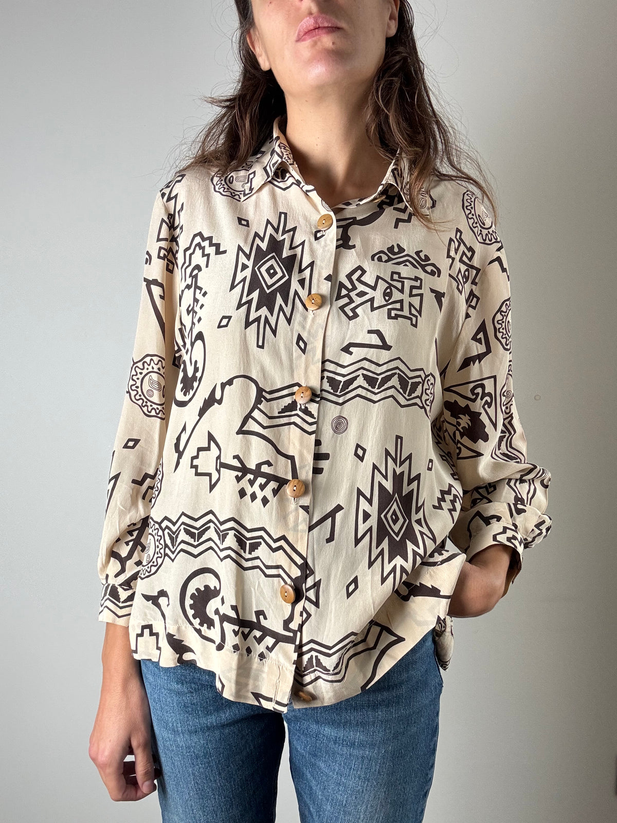 Camicia beige e marrone a fantasia azteca