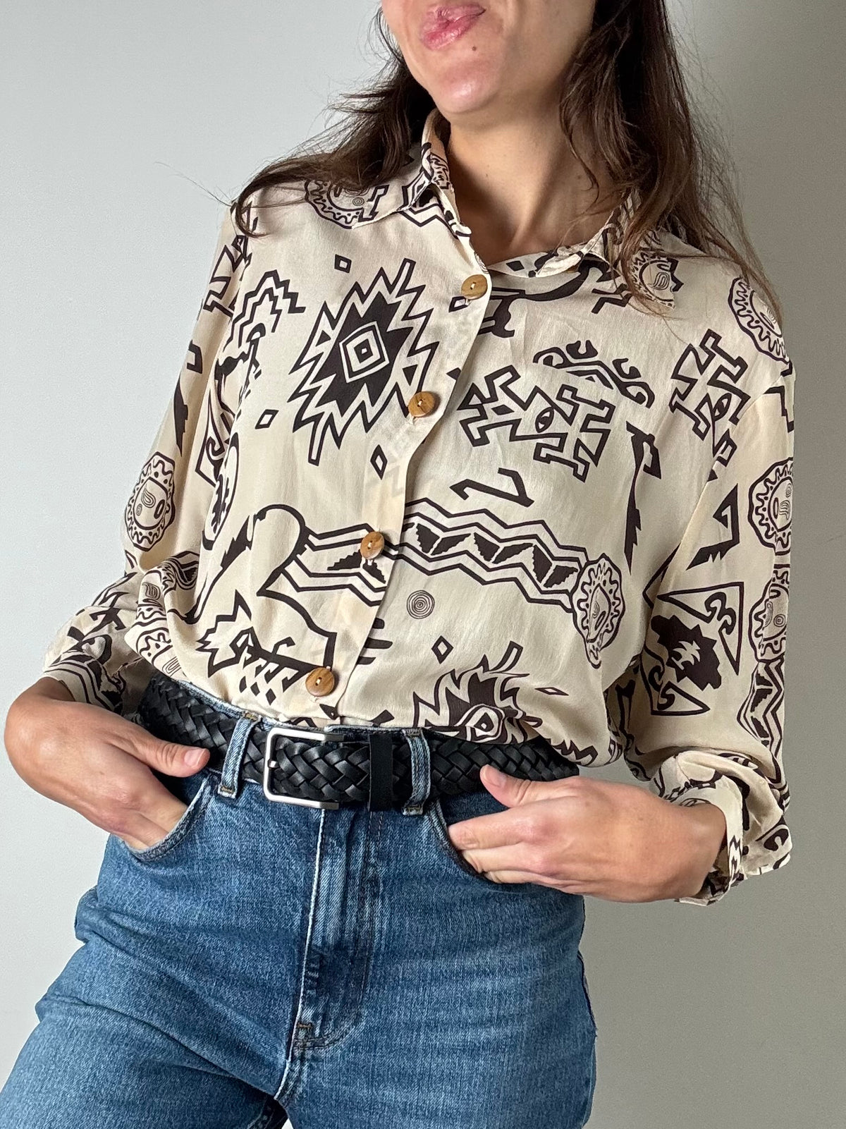 Camicia beige e marrone a fantasia azteca