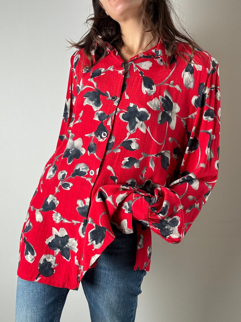 Camicia rossa a fiori in viscosa