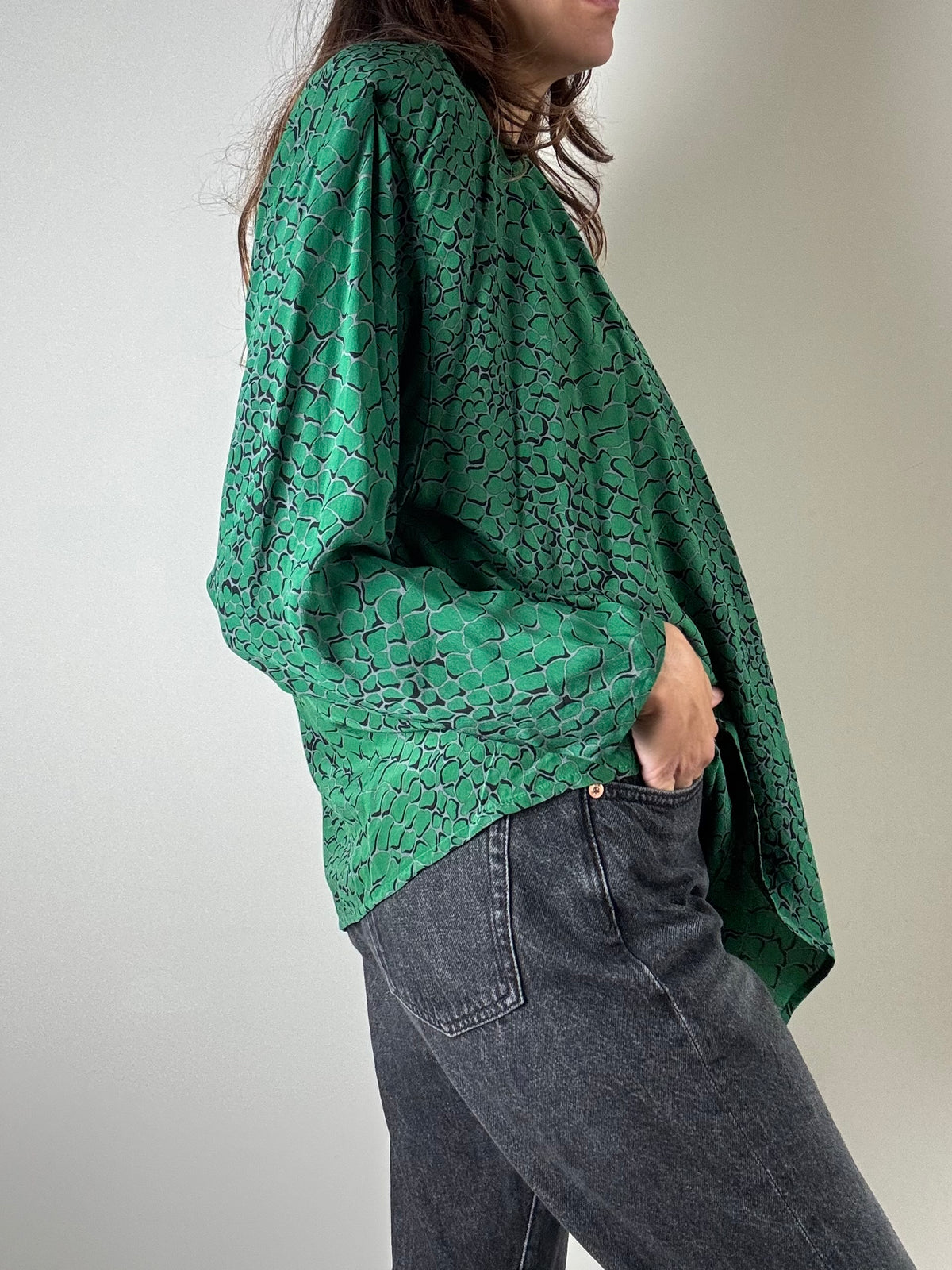 Blusa in seta verde e nera