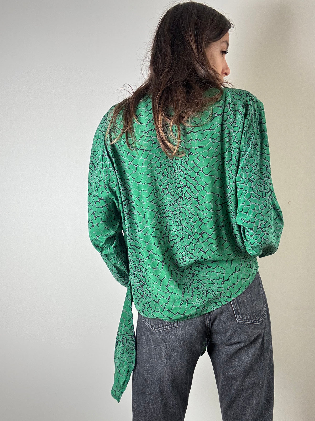 Blusa in seta verde e nera