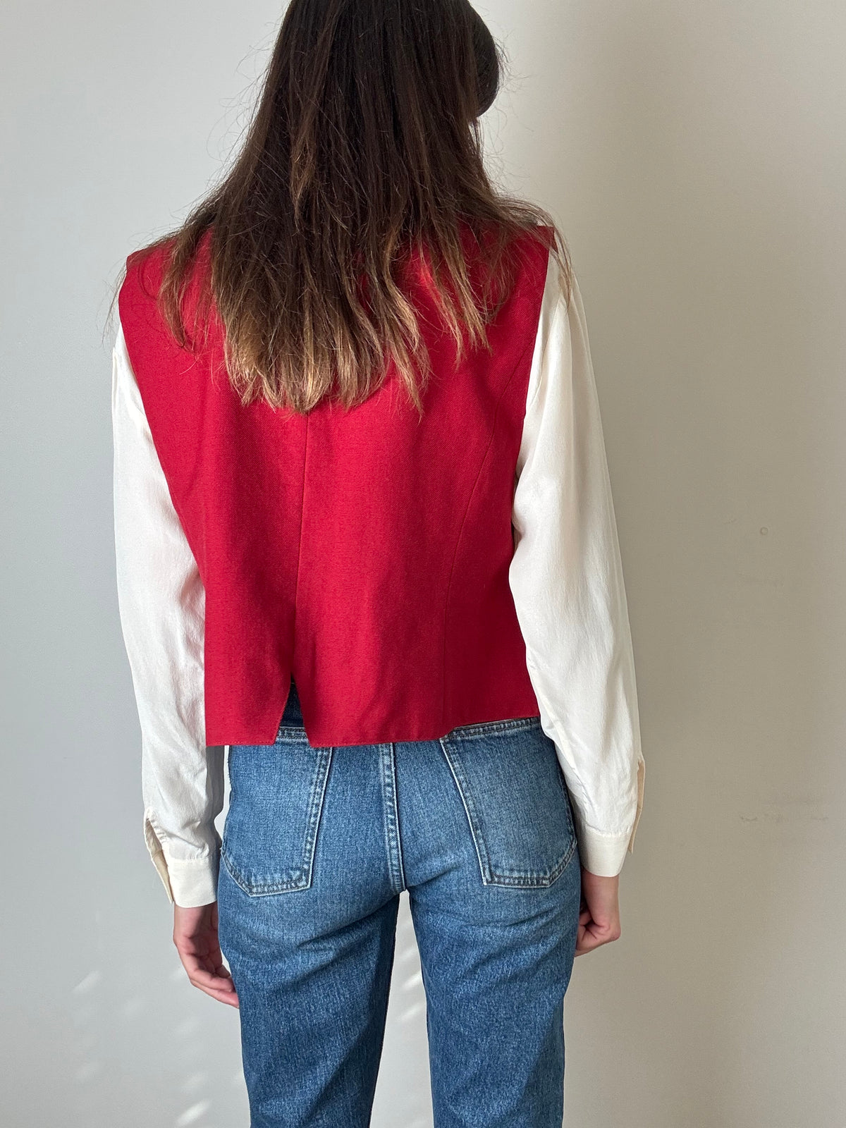 Gilet bordeaux con rifiniture blu