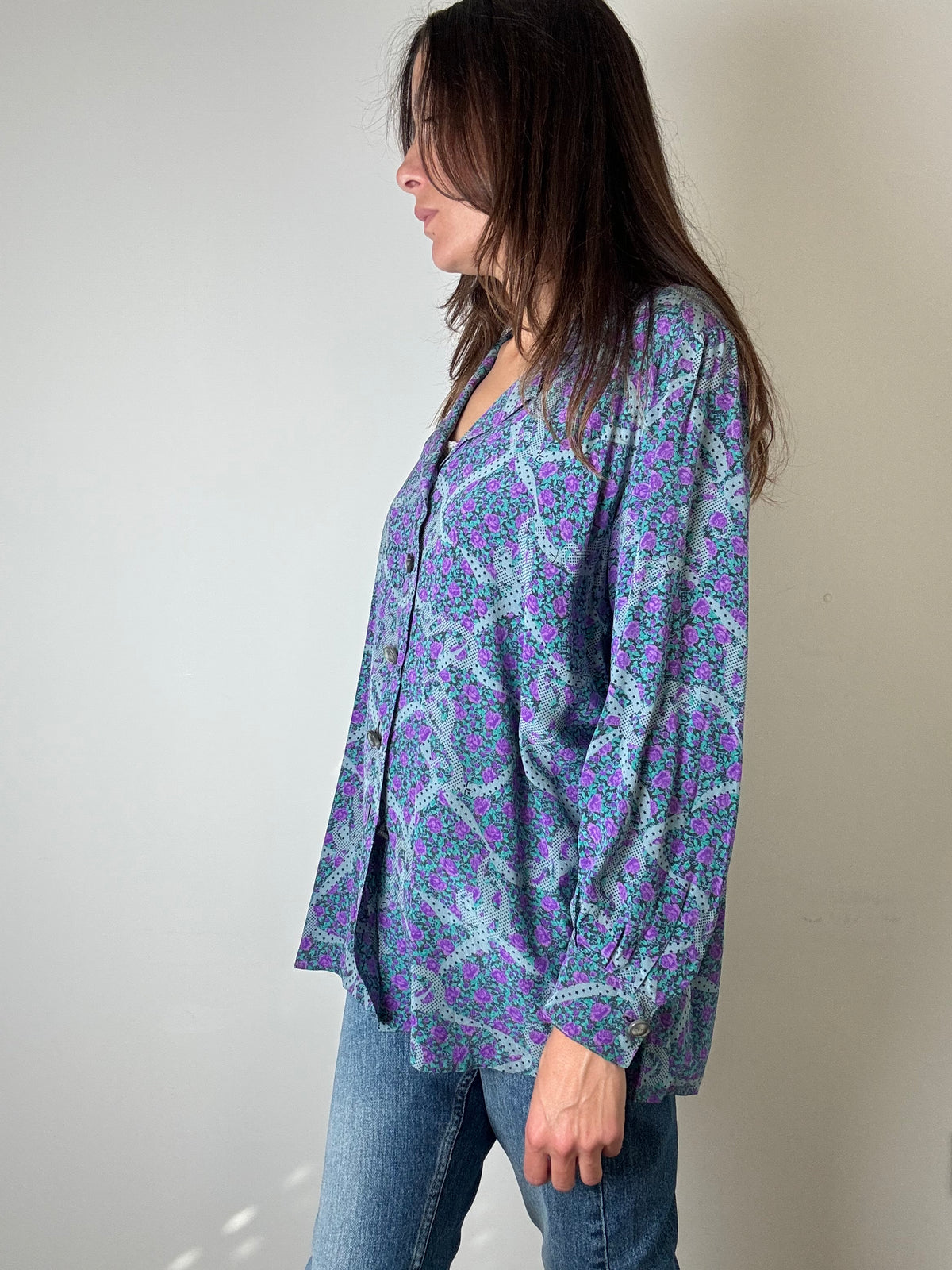 Camicia con stelle e fiori viola
