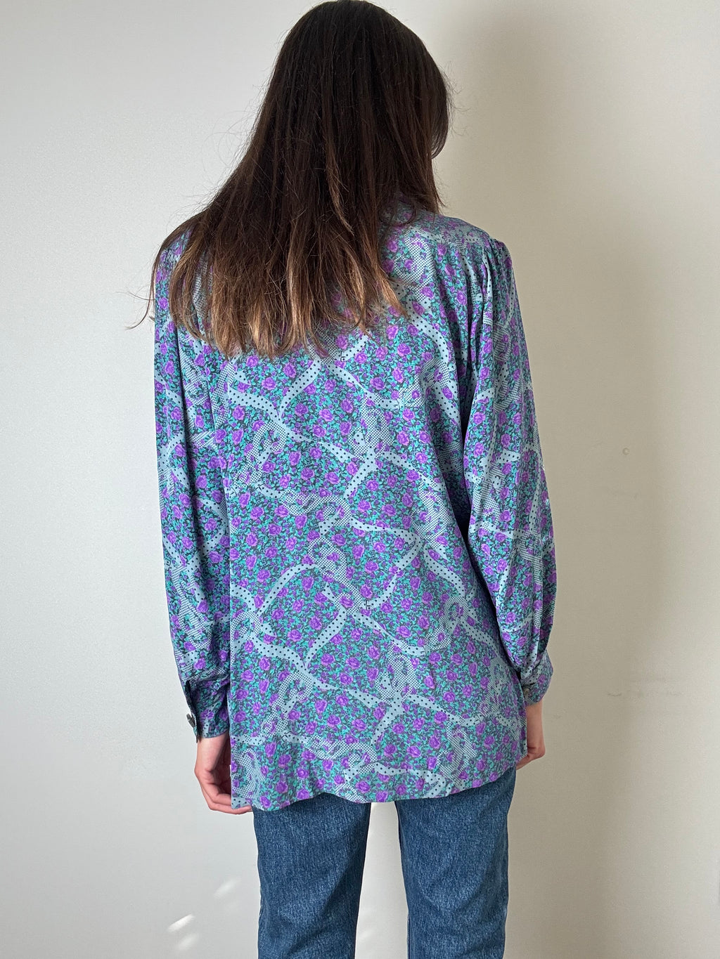 Camicia con stelle e fiori viola