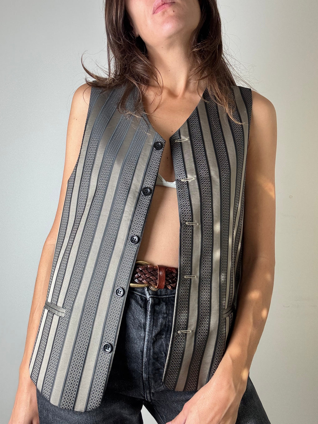 Gilet grigio a righe