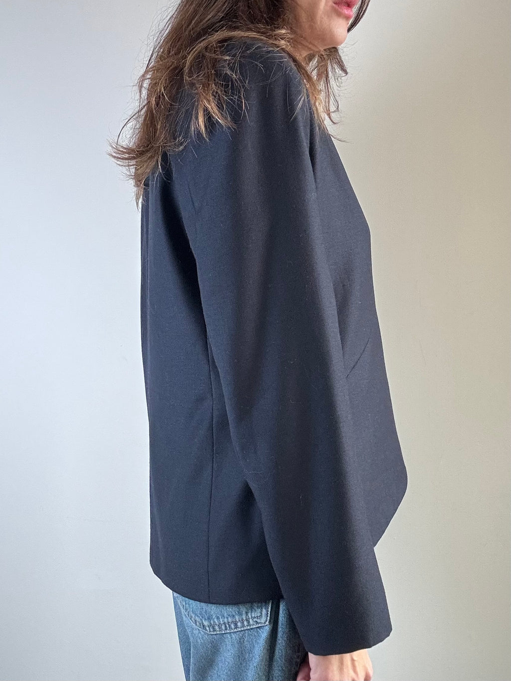 Giacca blu con bottoni perlati