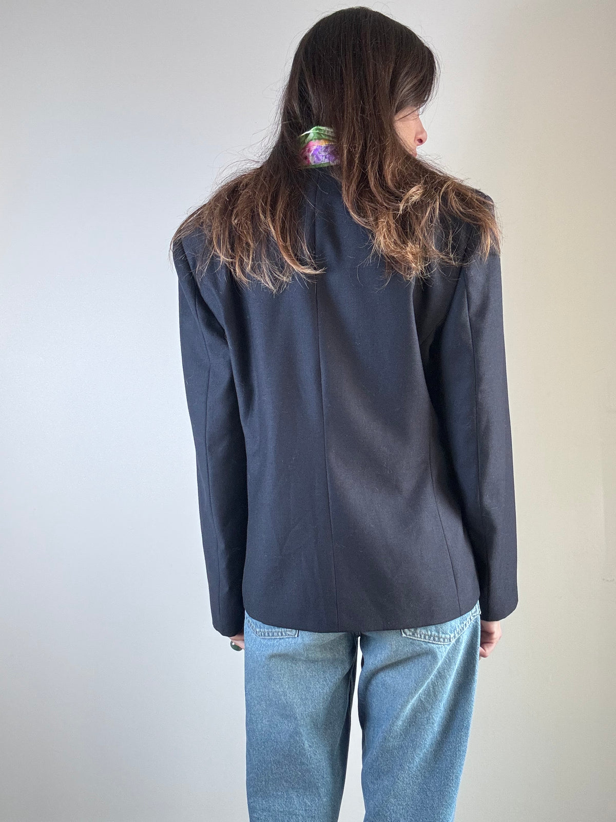 Giacca blu con bottoni perlati
