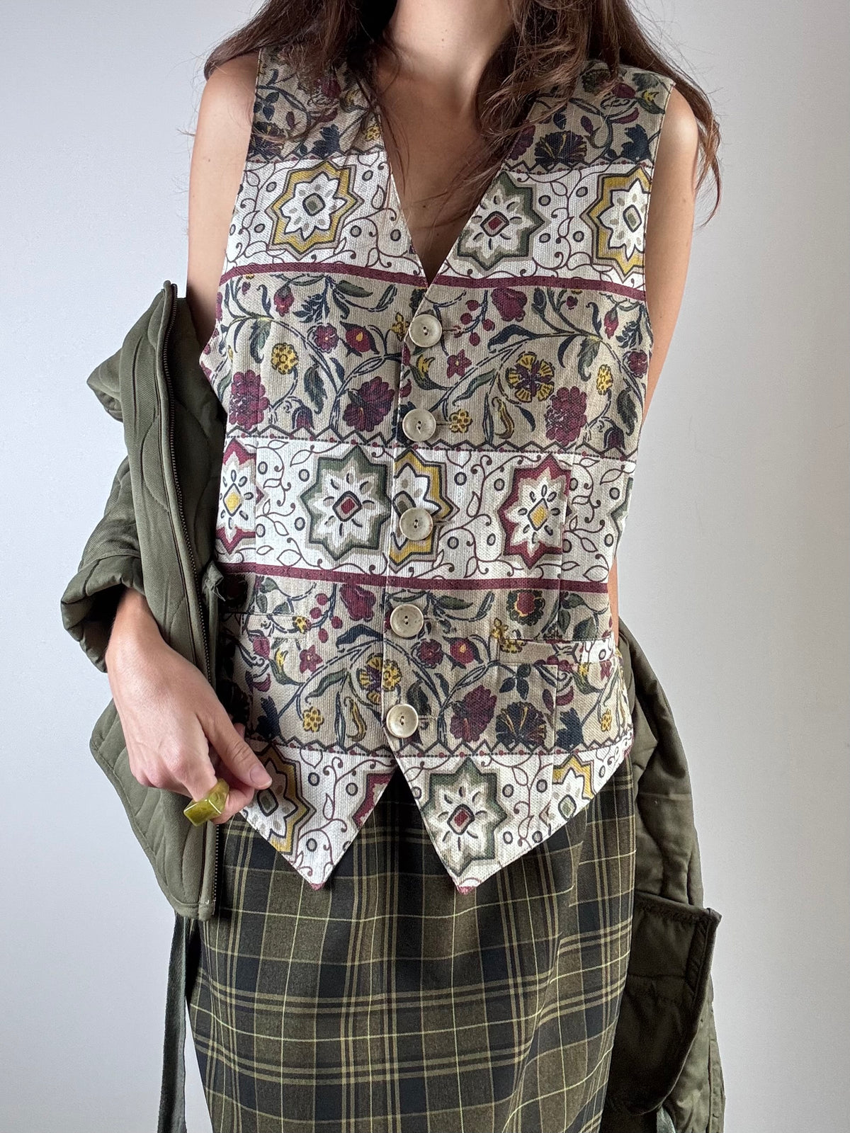 Gilet a fiori bordeaux