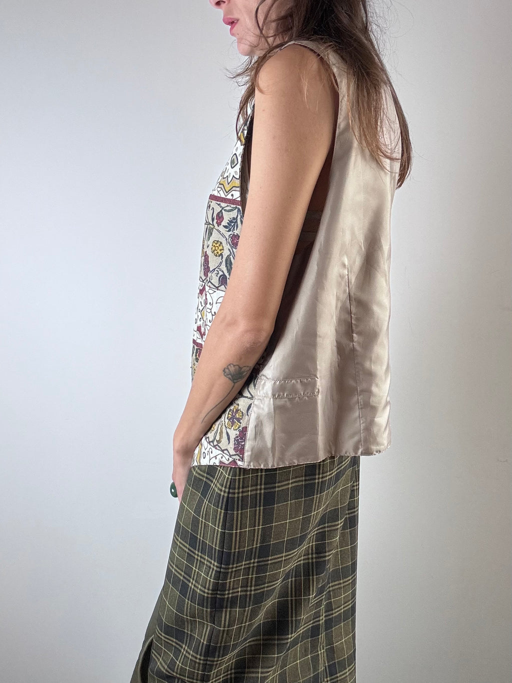 Gilet a fiori bordeaux