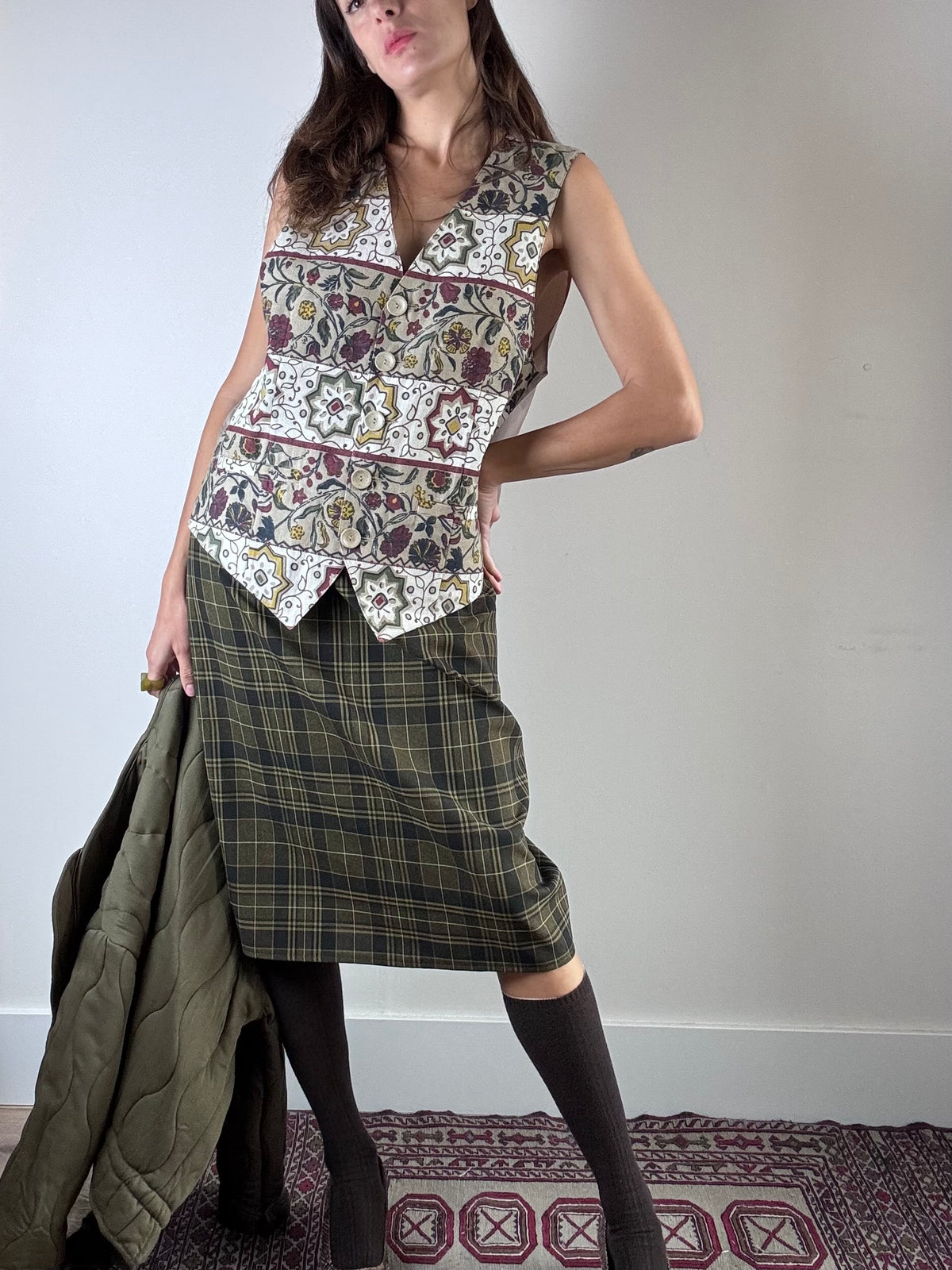 Gilet a fiori bordeaux
