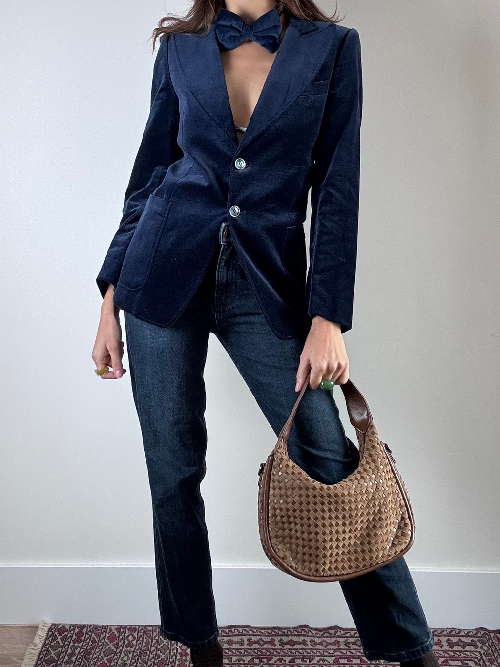 Giacca in velluto blu con papillon