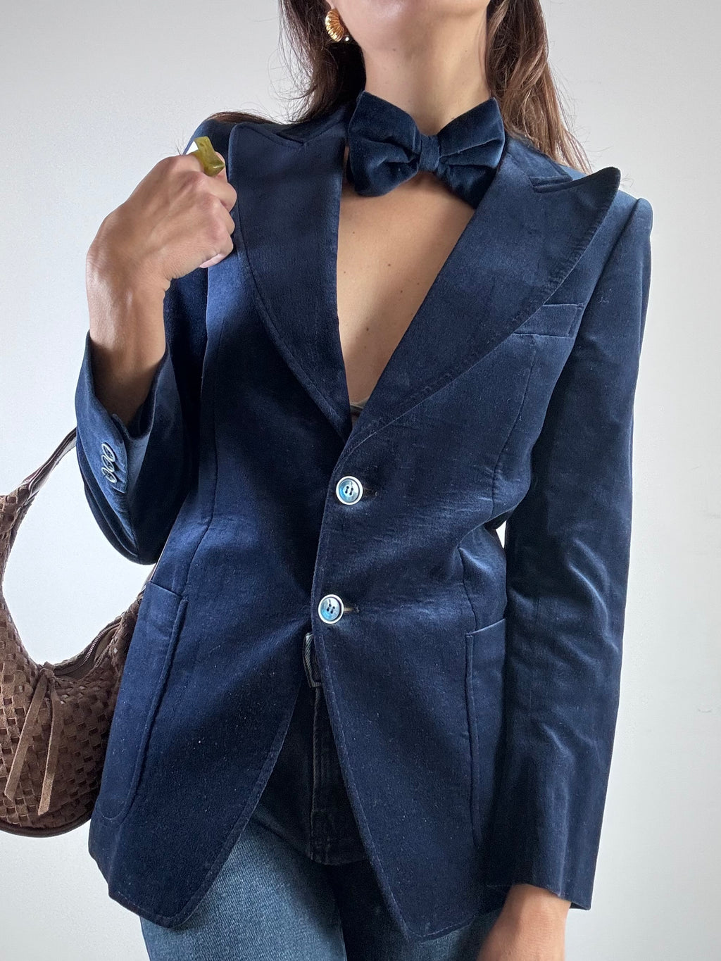 Giacca in velluto blu con papillon