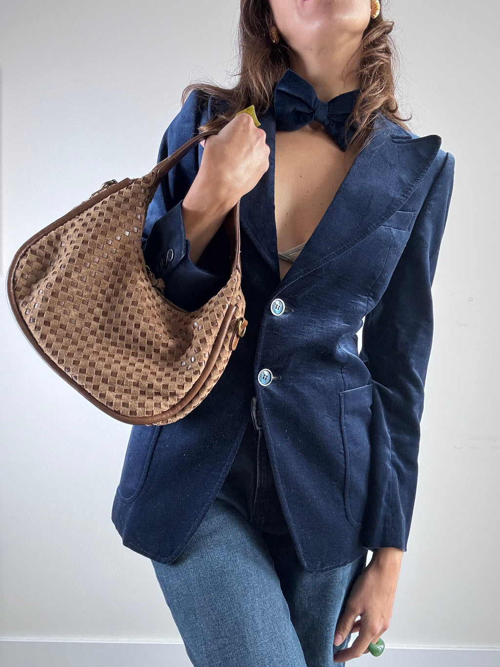 Giacca in velluto blu con papillon