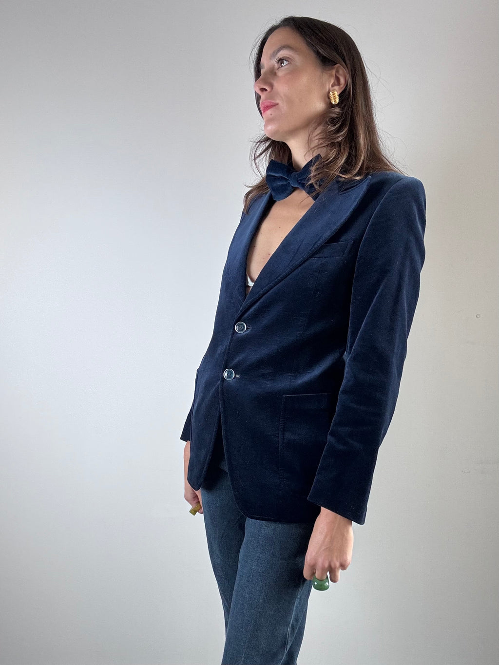 Giacca in velluto blu con papillon