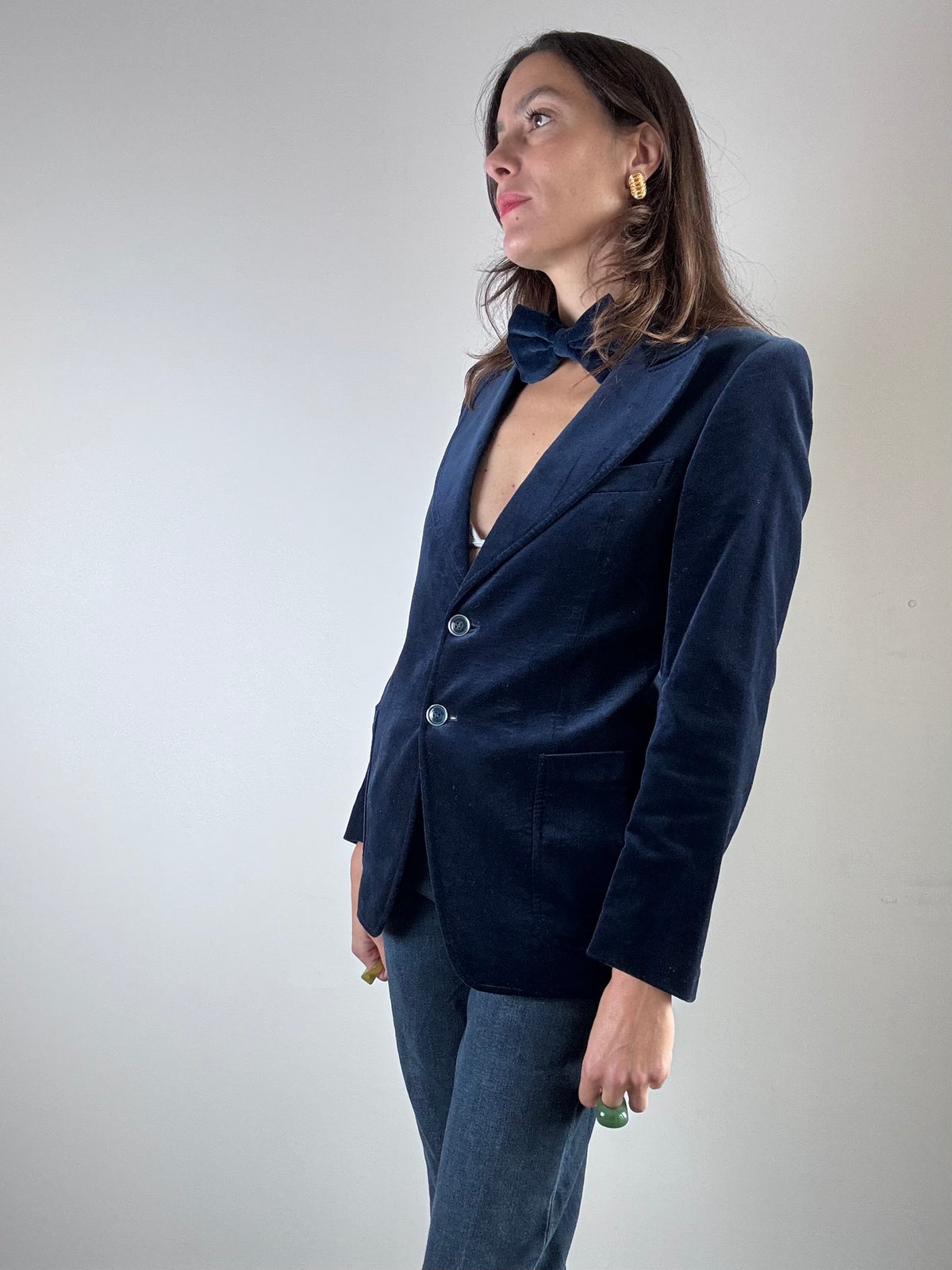 Giacca in velluto blu con papillon