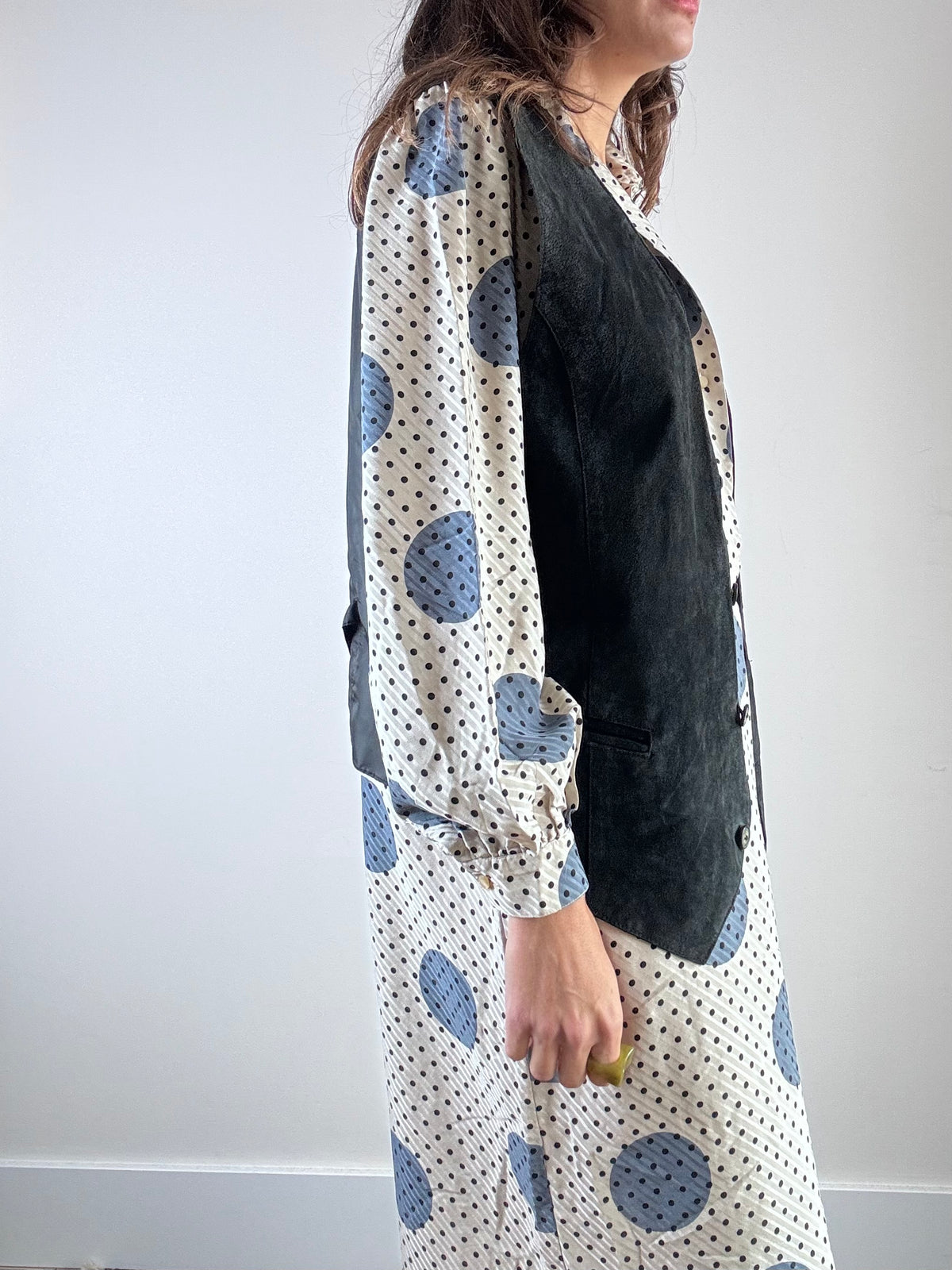 Gilet nero in camoscio e tessuto