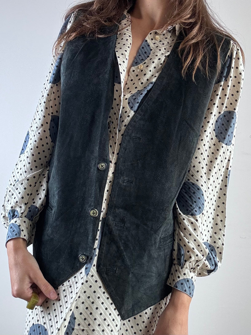 Gilet nero in camoscio e tessuto