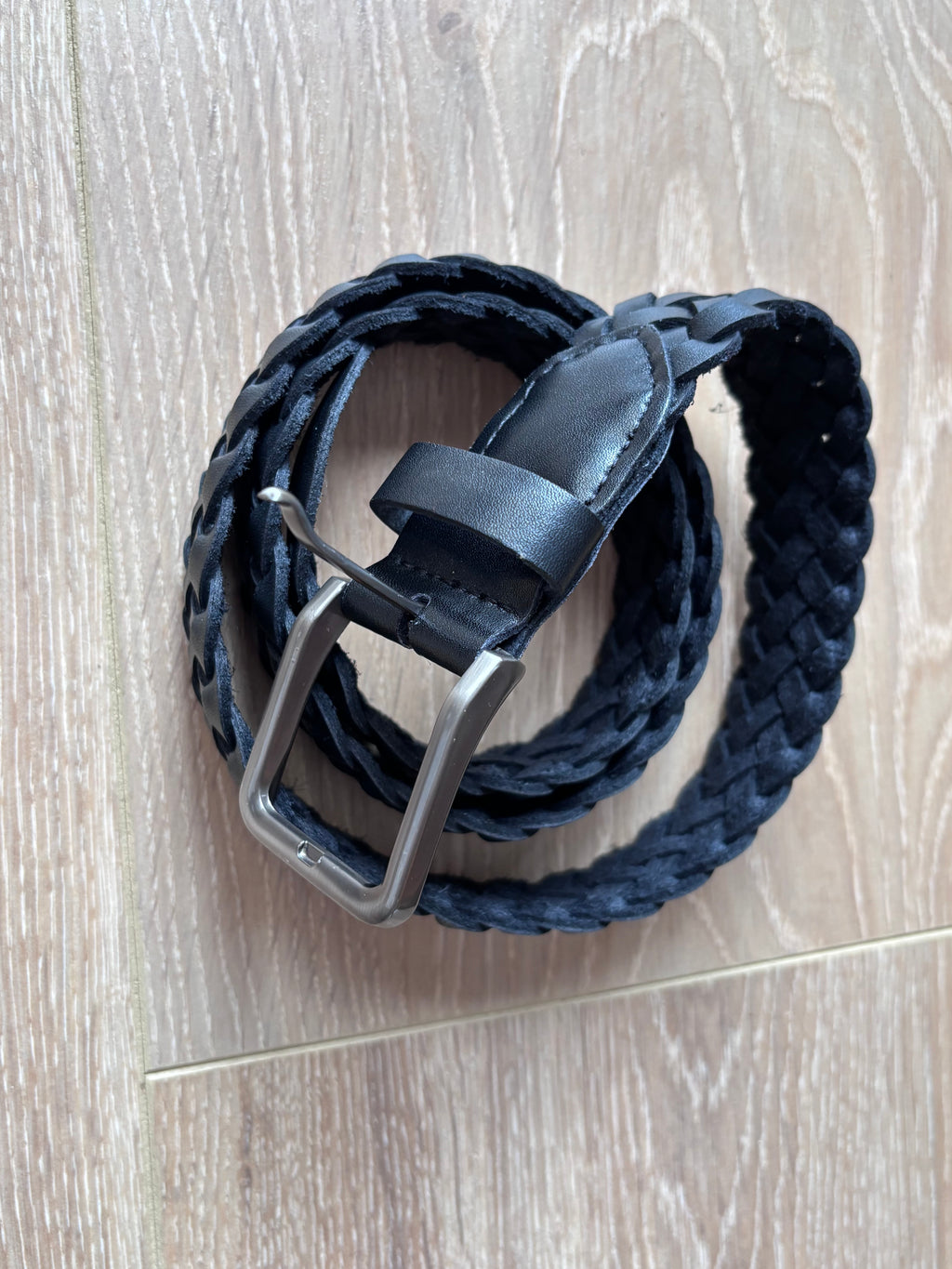 Cintura nera intrecciata in pelle