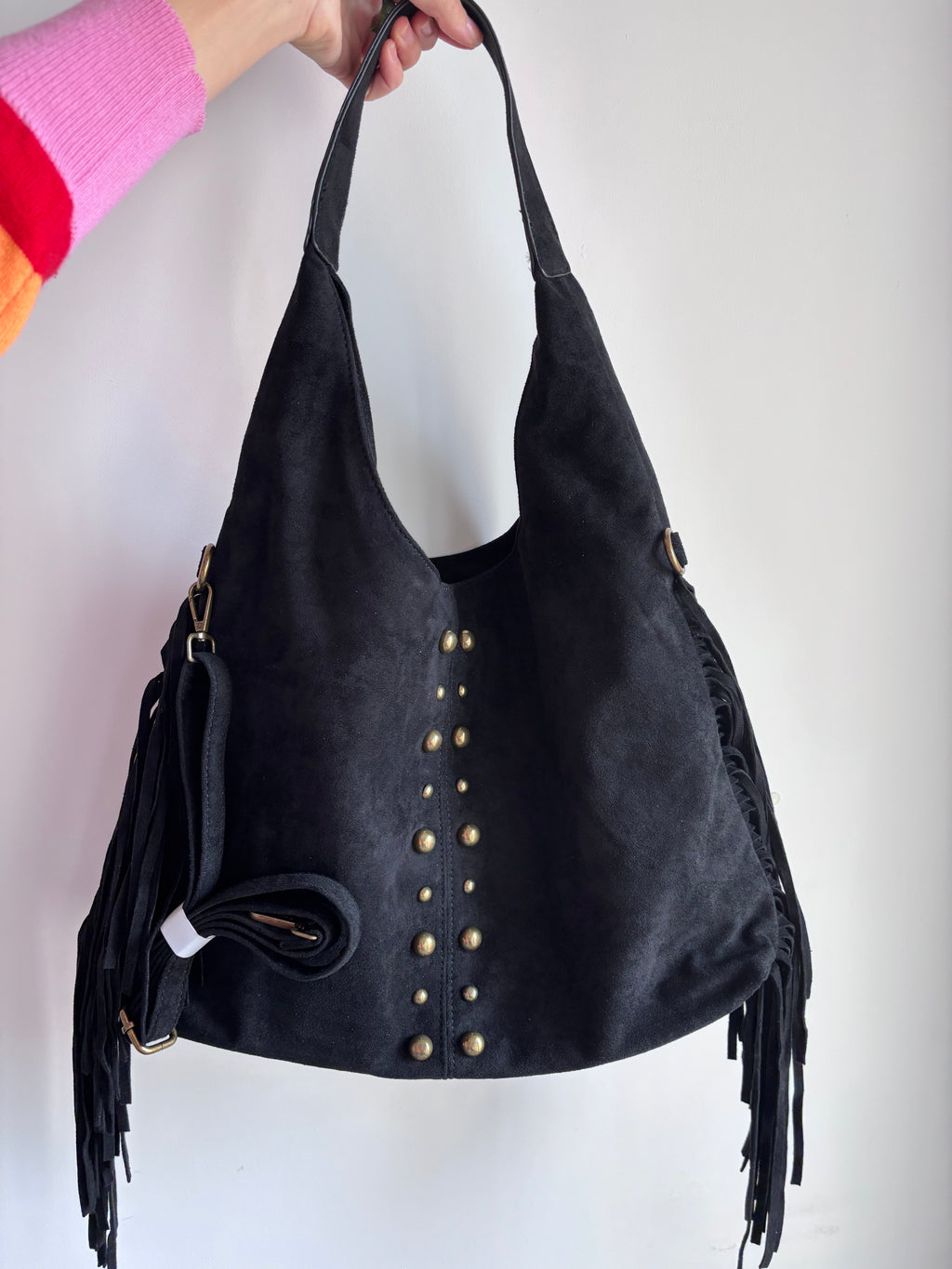 Borsa nera in camoscio con borchie