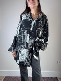 Camicia nera e bianca a fantasia astratta
