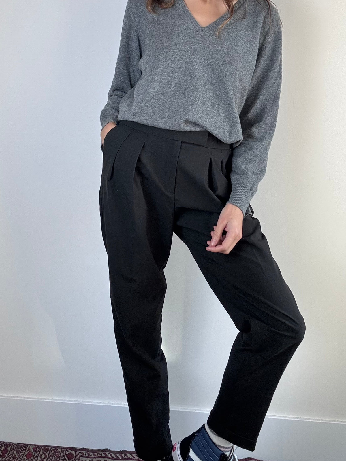Pantaloni neri con pinces