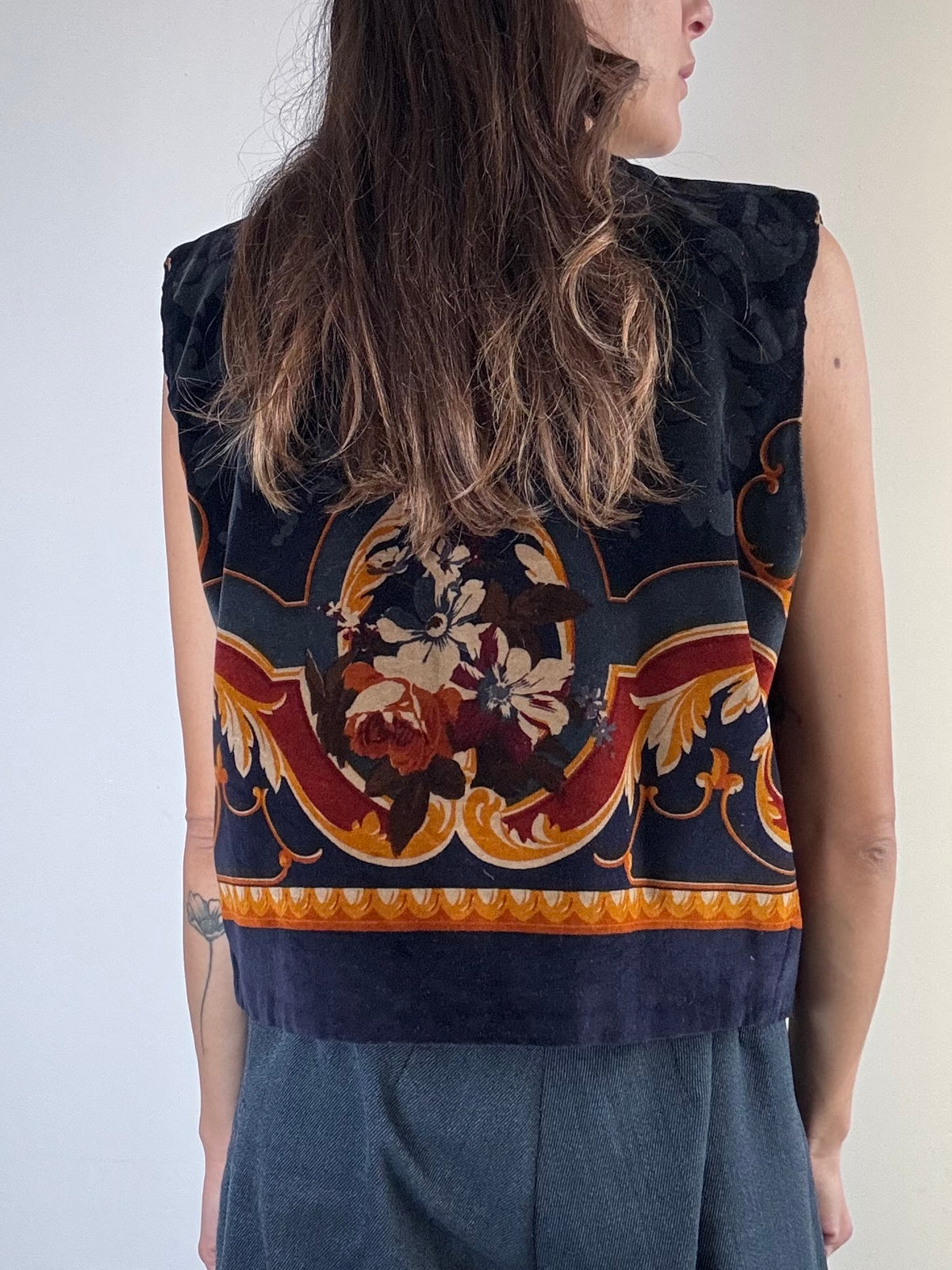 Gilet in velluto blu arabescato