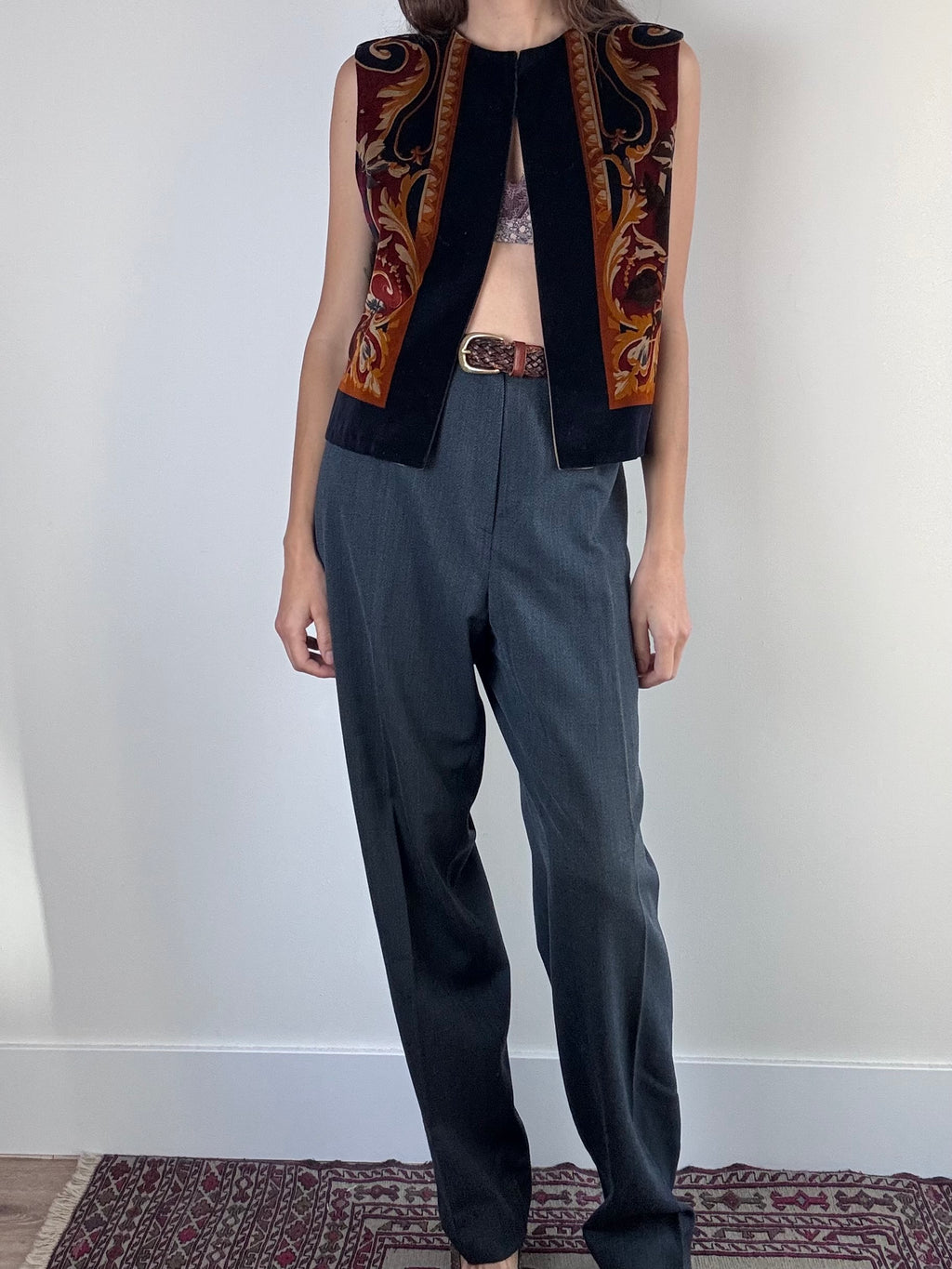 Pantaloni blu spigati