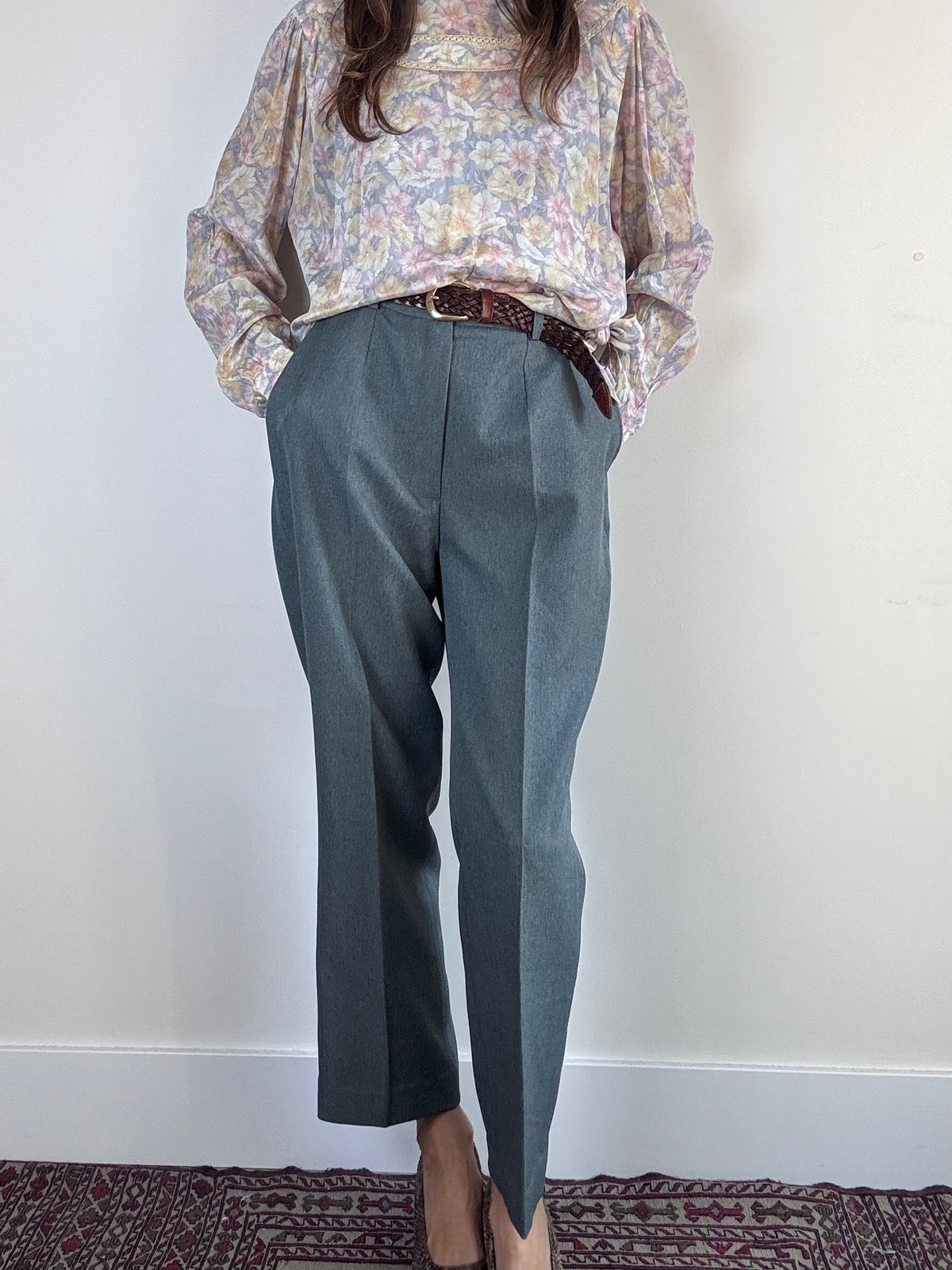 Pantaloni grigi con pinces