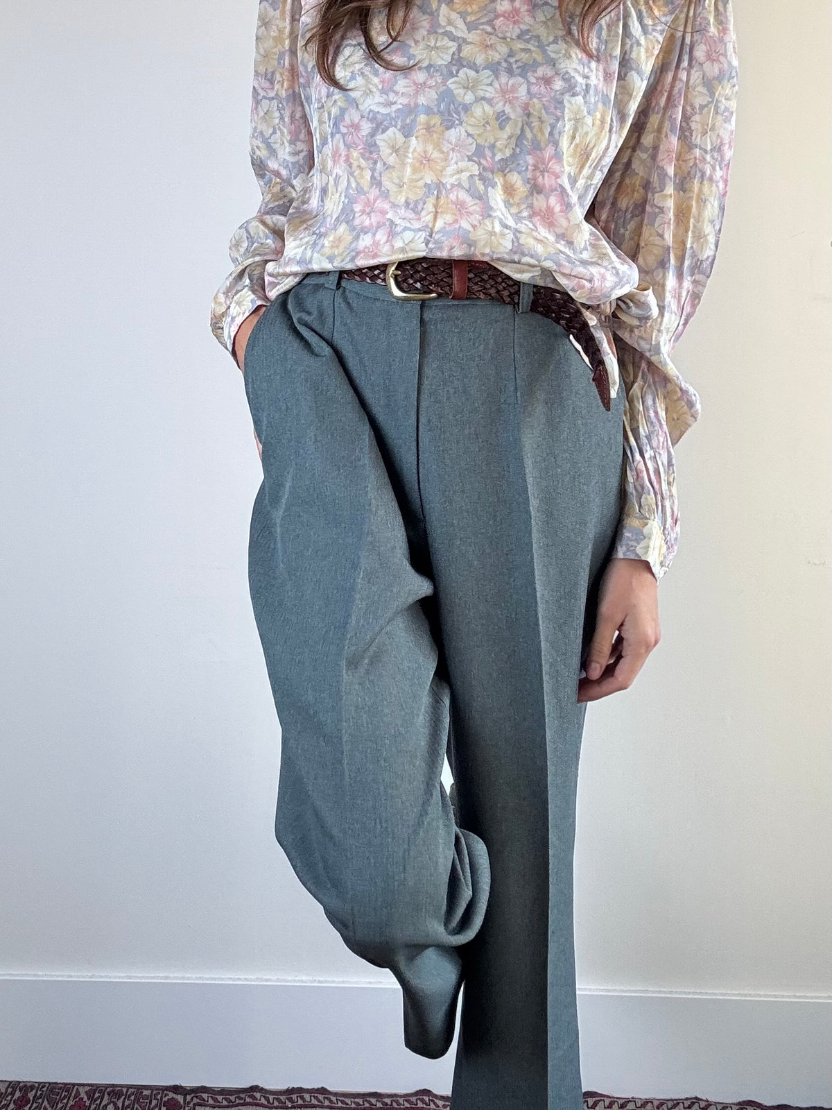Pantaloni grigi con pinces