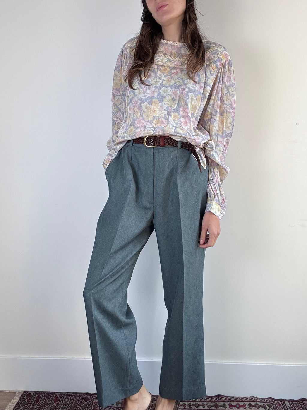 Pantaloni grigi con pinces