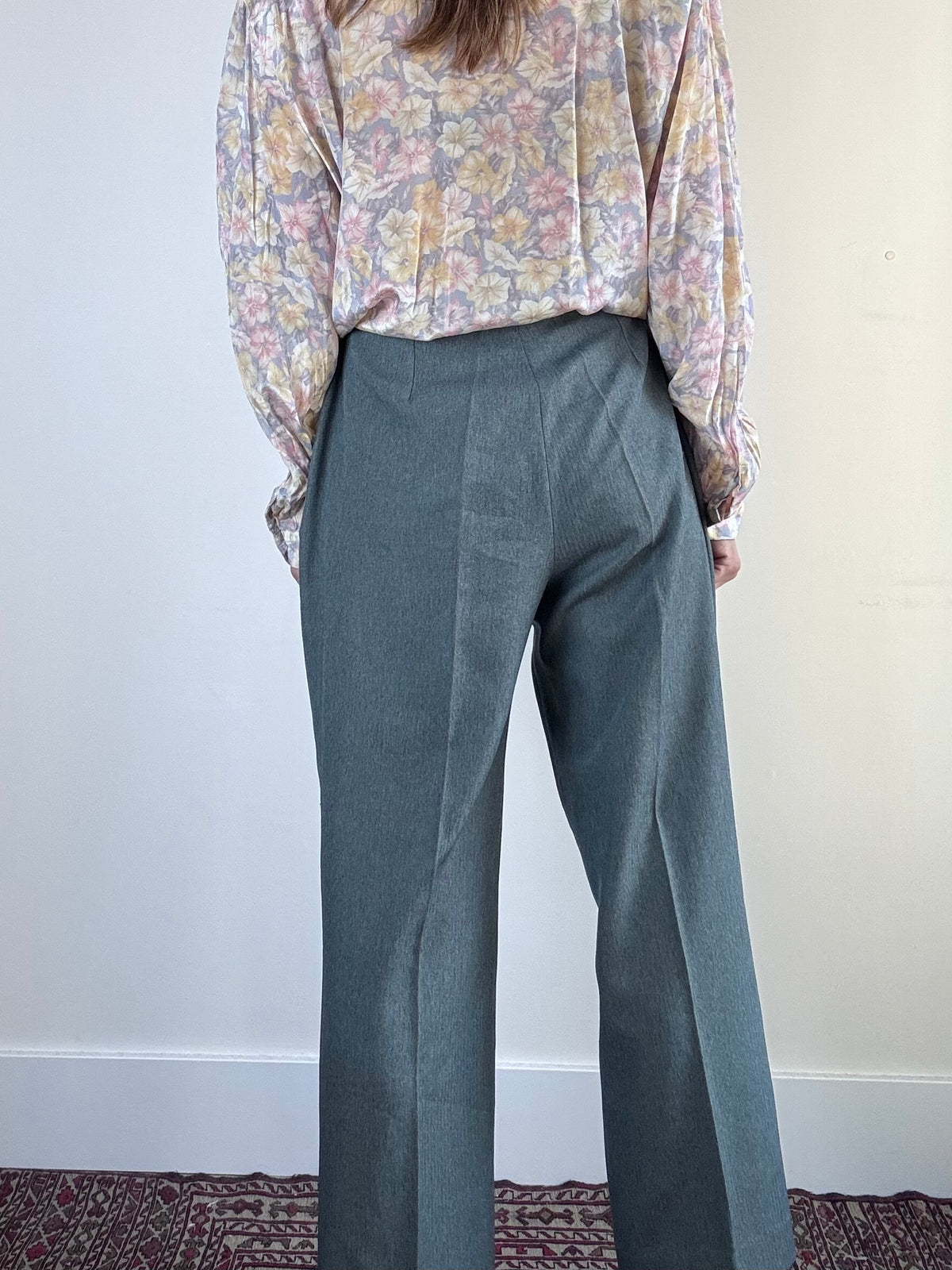 Blusa in misto seta a fiori con fiocco
