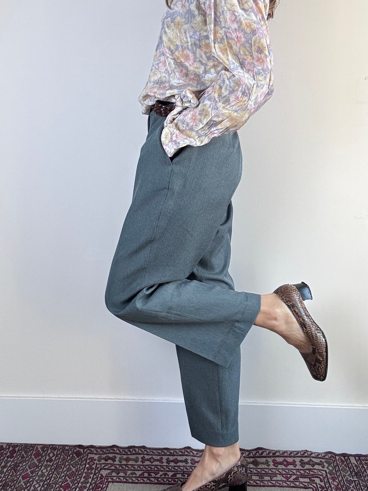 Pantaloni grigi con pinces