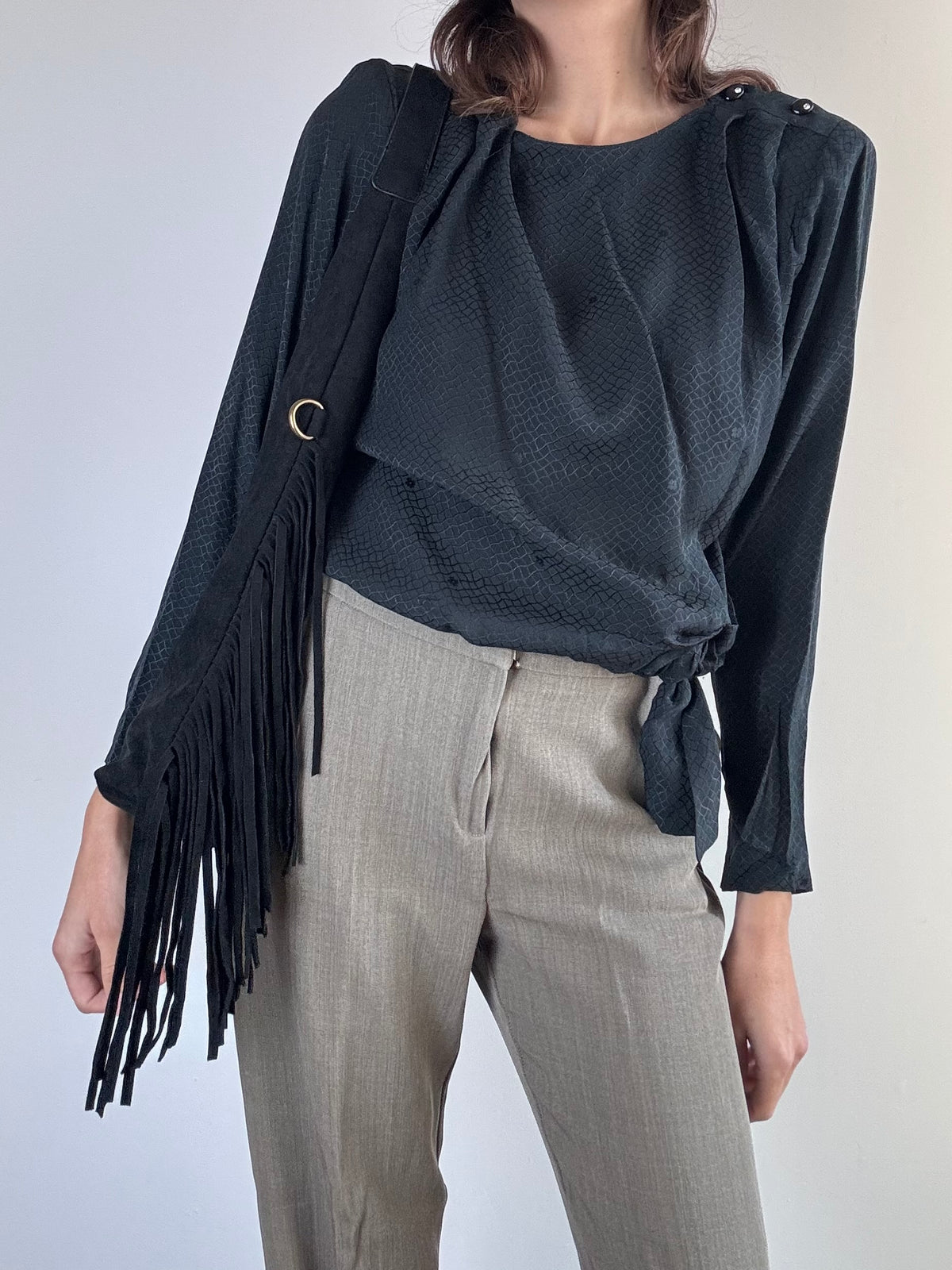 Blusa nera in seta