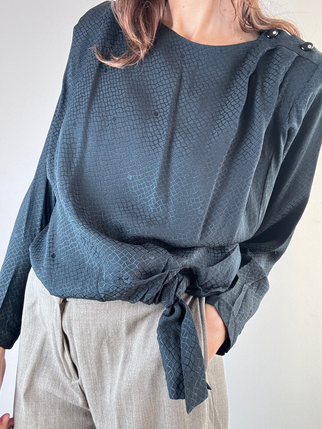 Blusa nera in seta