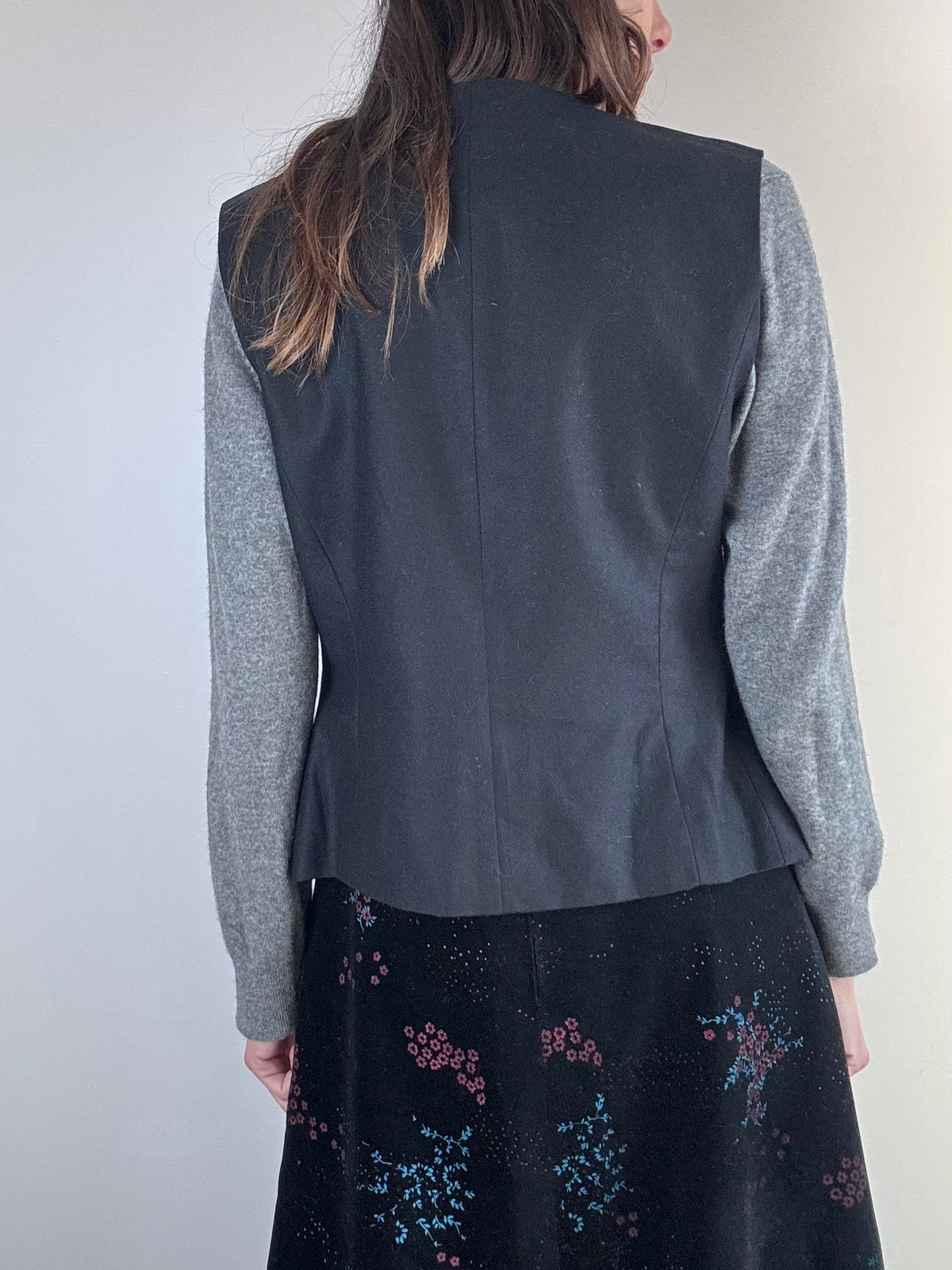 Gilet nero in lana vergine