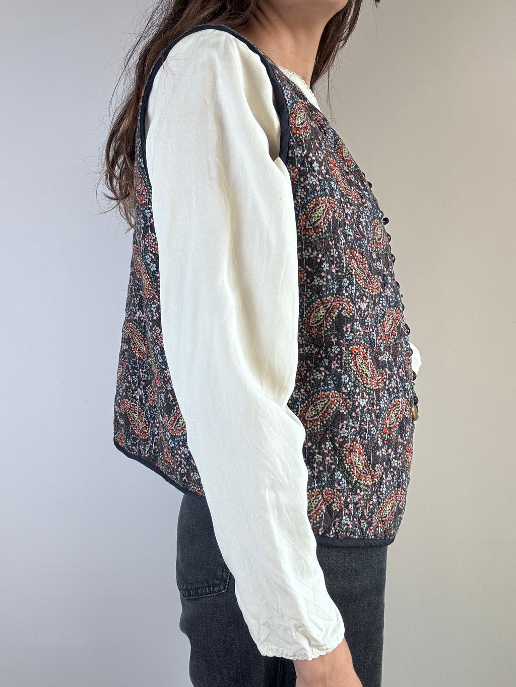 Gilet blu a fiori